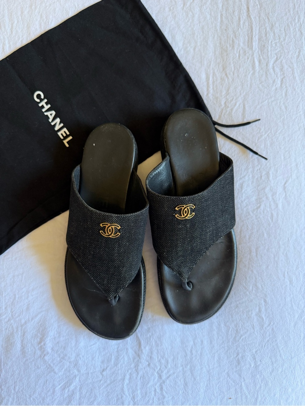 CHANEL Vintage Black Denim Slide/Thong Sandals with Gold CC Logo - Picture 13 of 15